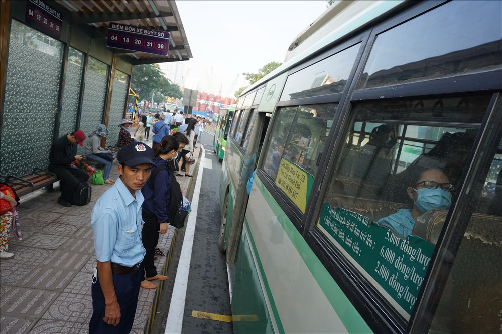 Nhiều tuyến xe buýt tại TPHCM càng chạy càng lỗ nên muốn ngưng hoạt động.