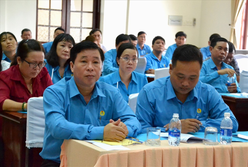 Ông Trần Thanh Việt (bìa trái) Chủ tịch LĐLĐ Kiên Giang được bầu UV Ban chấp hành Tổng LĐLĐVN. Ảnh: Lục Tùng