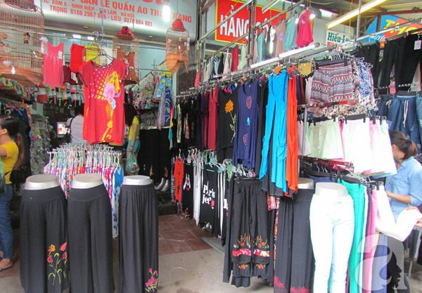 Chợ Ninh Hiệp: Đây là chợ đầu mối sỉ quần áo lớn nhất và rẻ nhất ở miền Bắc.