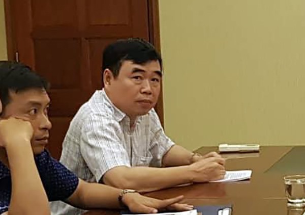 Ông Nguyễn Xuân Trường (áo trắng) trong buổi làm việc với PV Báo Lao Động.