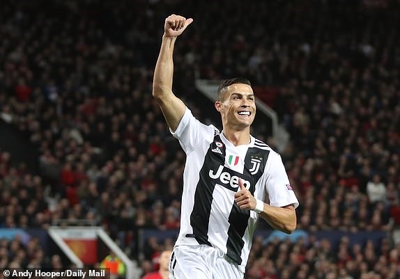 Ronaldo có ngày trở về hoàn hảo khi không làm mất lòng bất cứ ai. Ảnh: Daily Mail.