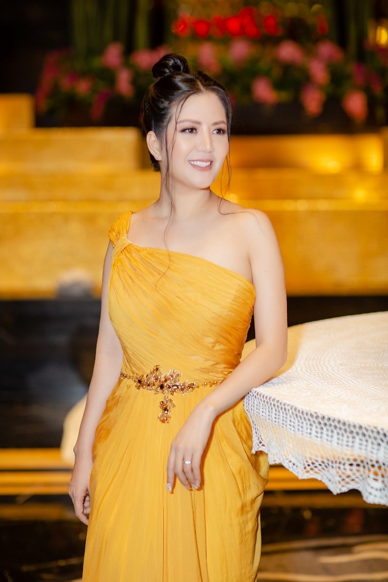 Hoa hậu Đinh Hiền Anh là khách mời đặc biệt tại liveshow Bằng Kiều. 