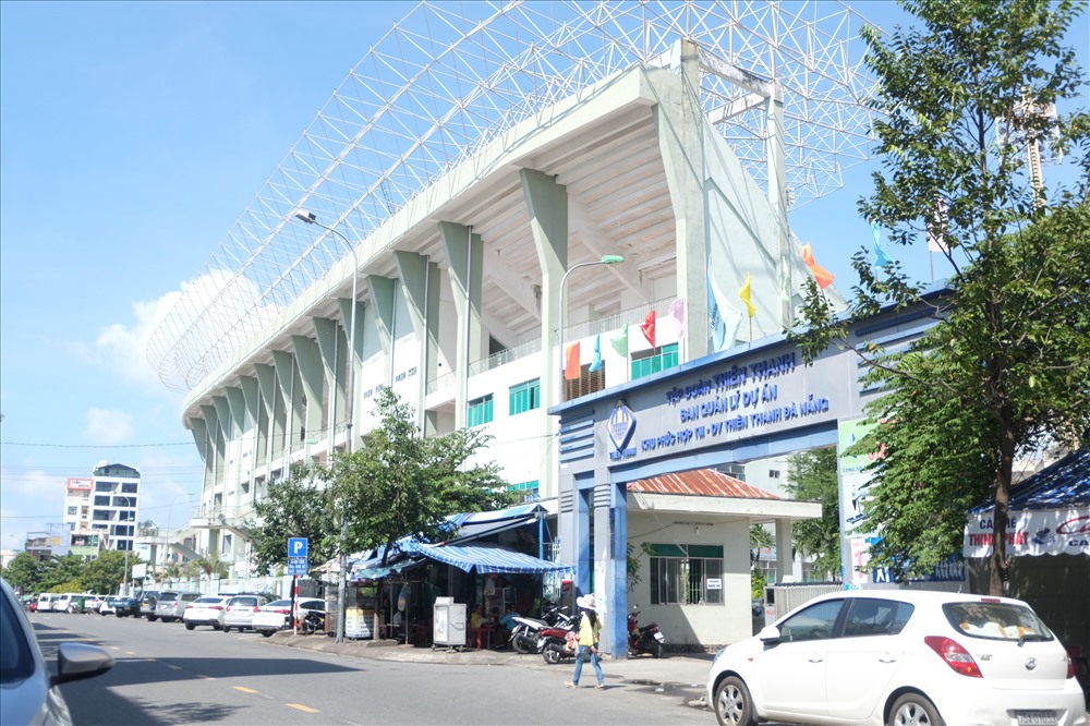 Vào tháng 10.2010, khi ông Trần Văn Minh làm Chủ tịch, UBND Đà Nẵng đồng ý bán sân vận động Chi Lăng cho Công ty TNHH Tập đoàn Thiên Thanh để đầu tư xây dựng dự án khu phức hợp tầm cỡ.