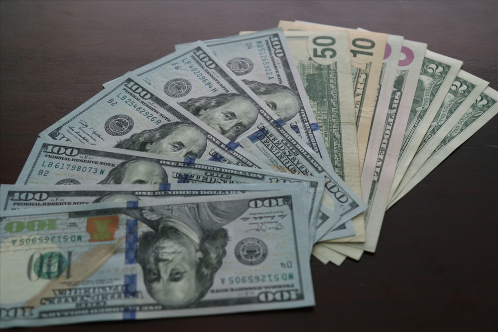USD: Hãy xem hình ảnh Đô la Mỹ (USD) để khám phá chất lượng và độ bền của loại tiền tệ được ưa chuộng nhất trên thế giới này.