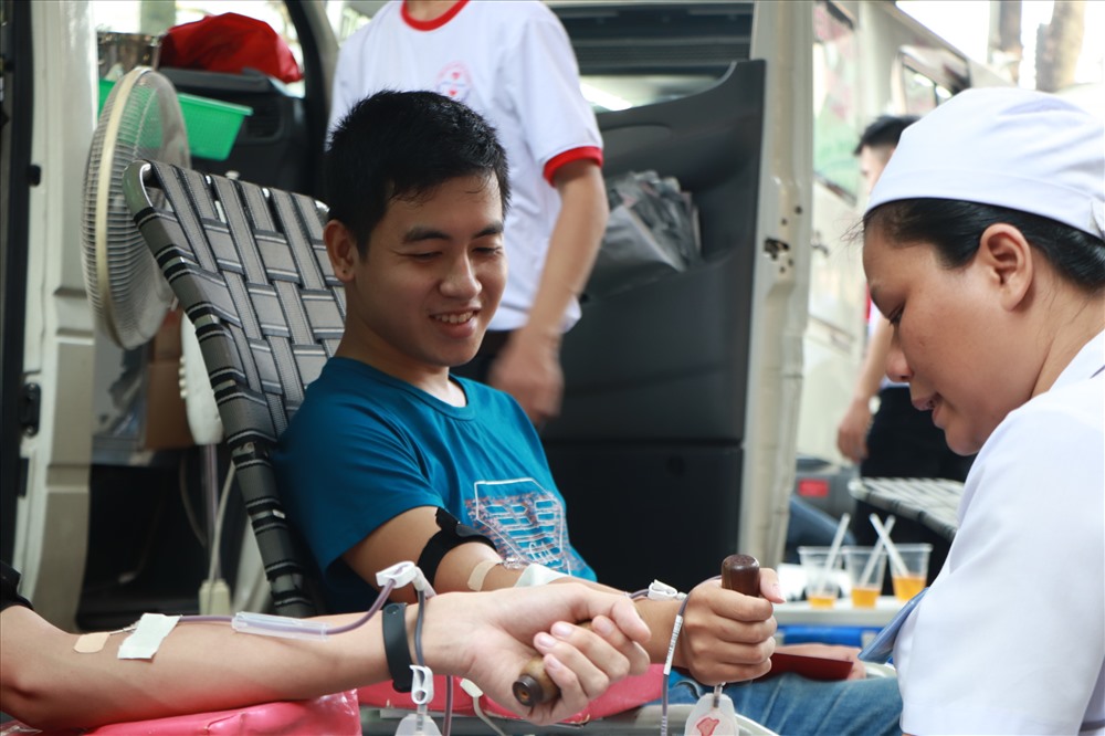 Sinh viên hiến máu thường xuyên giúp đẩy mạnh phong trào hiến máu tình nguyện trên địa bàn thành phố. Ảnh: MP
