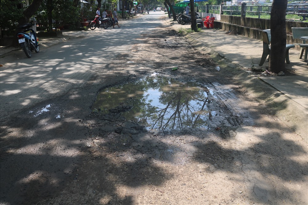 Đường hỏng do xe công trình “quần” cả đêm.