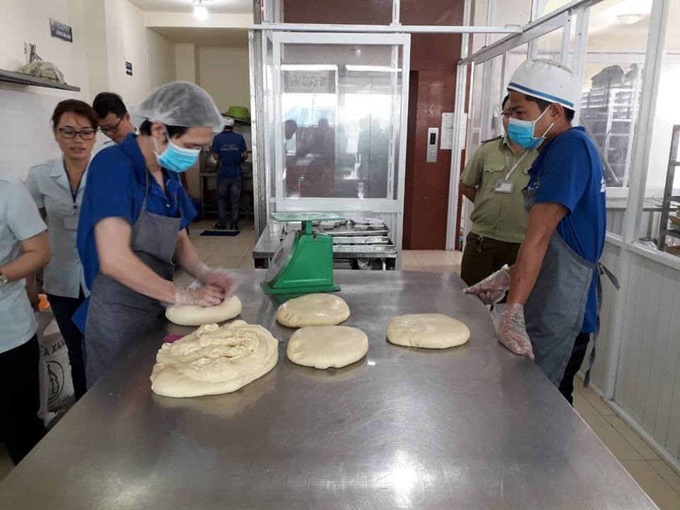 Thanh tra Ban Quản lý ATTP TP đã phối hợp với các quận huyện kiểm tra cơ sở sản xuất bánh mì Đồng Tiến
