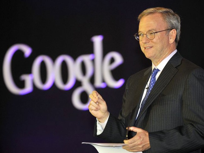 Sau 10 năm cống hiến, Schmidt đã từ chức CEO Google nhưng vẫn giữ vị trí điều hành của mình trong nhóm 3 người. Đến năm 2012, Google tung ra thị trường kính mắt thông minh Glass.