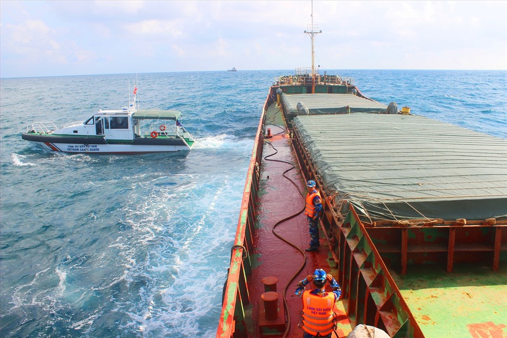 Tàu hàng Thuận Phát 88 chở theo 3.000 tấn than. Ảnh: Cảnh sát biển Vùng 2