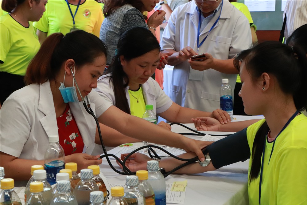 Chương trình hiến máu tình nguyện thu hút nhiều công nhân và sinh viên ngành dệt may tham gia