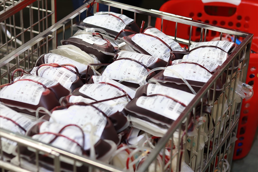 Hàng trăm đơn vị máu nghĩa tình của công nhân sẽ góp phần tiếp thêm niềm tin, hy vọng cho người cần máu