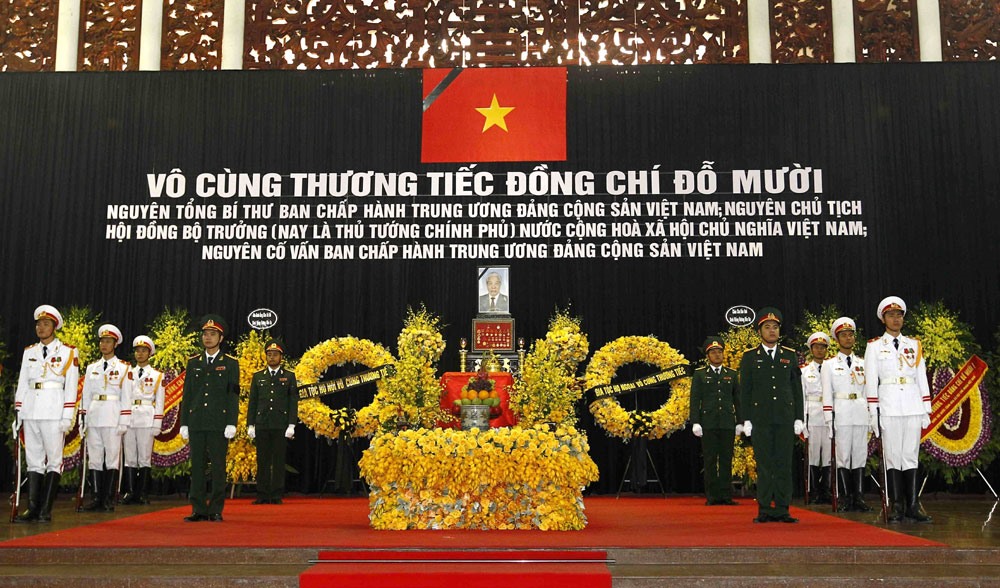 Linh cữu nguyên Tổng Bí thư Đỗ Mười quàn tại Nhà tang lễ quốc gia, số 5 Trần Thánh Tông (Hà Nội). Ảnh: TTXVN.