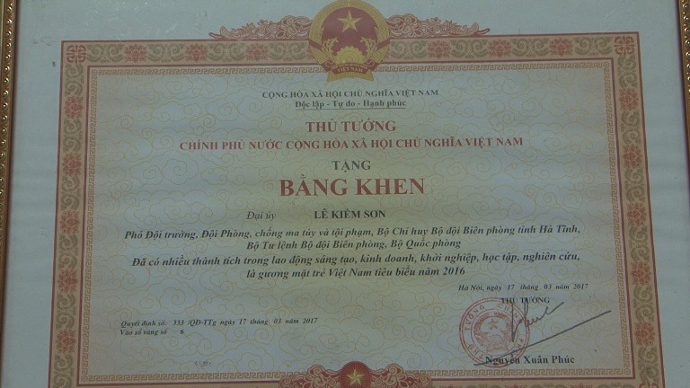 Kiếm Sơn được tặng nhiều bằng khen của chính phủ 2 nước, Bộ Tư lệnh BĐBP, UBND tỉnh Hà Tĩnh và Công an tỉnh Bộlykhamxay
