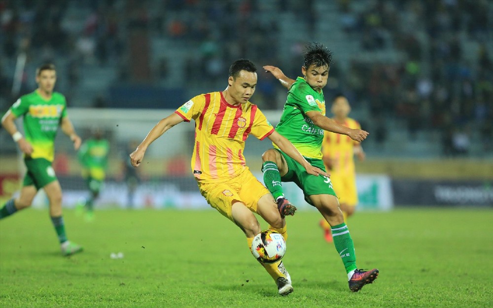 Trận đấu giữa XSKT Cần Thơ và Nam Định sẽ quyết định tấm vé xuống hạng trực tiếp và đội giành suất đá trận play-off của mùa giải. 