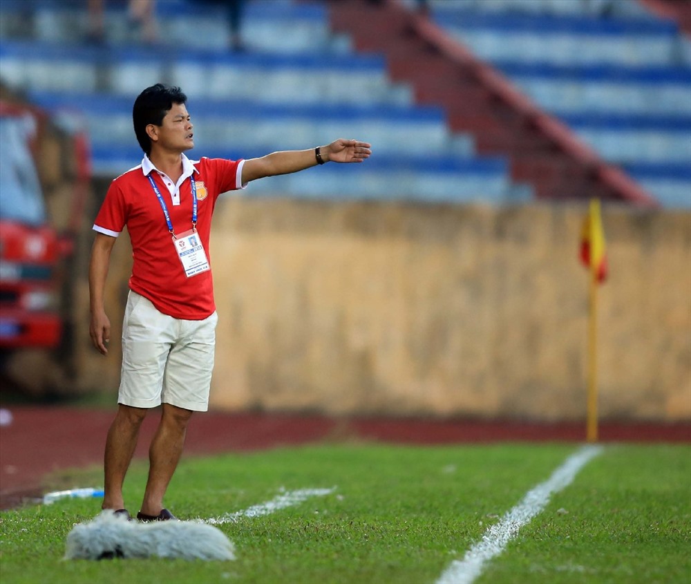 CLB Nam Định của HLV NGuyễn Văn Sỹ không được BTC sân Cần Thơ tạo điều kiện ở buổi tập trước trận đấu.
