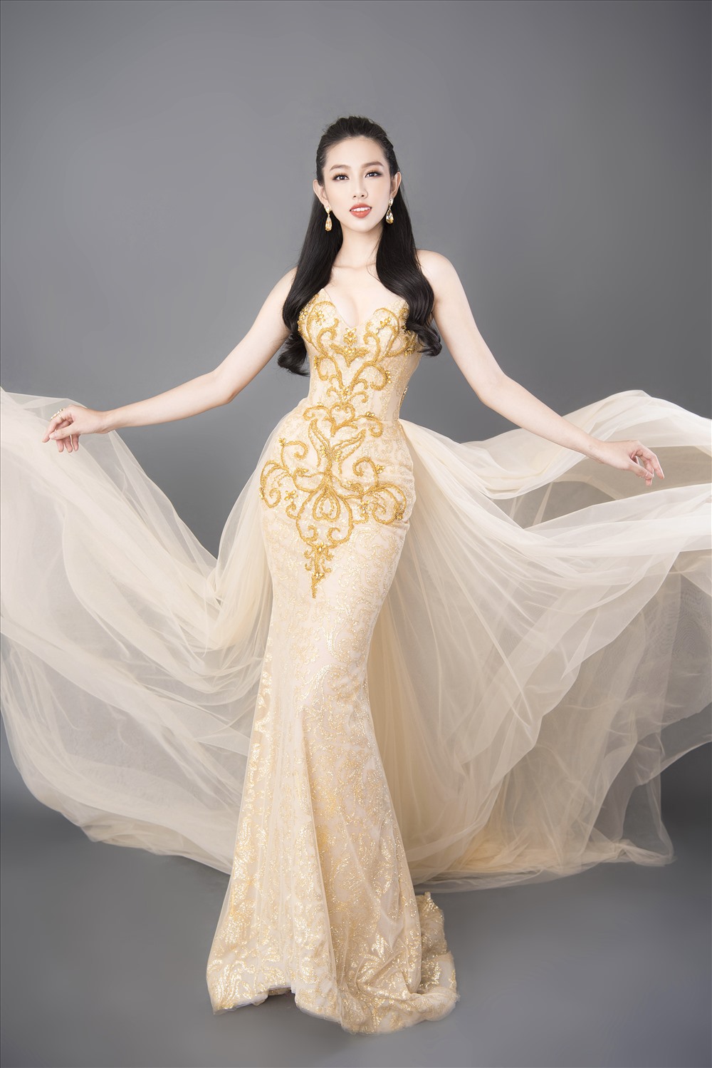 Trang phục của Thuỳ Tiên tại Miss Grand International 2021 gây tranh cãi