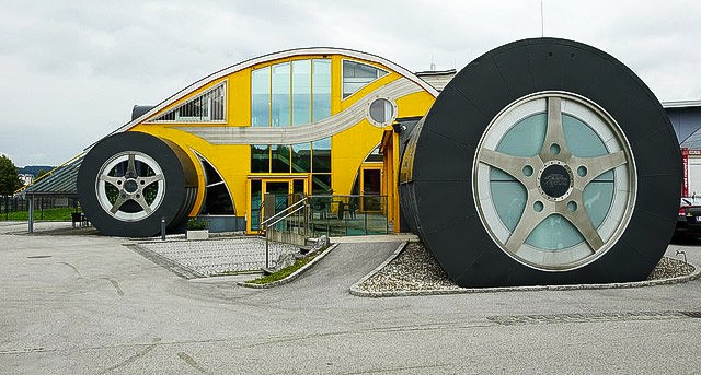 Ngôi nhà ở Salzburg, Áo được thiết kế theo hình dạng của một chiếc xe hơi làm không ít người phải kinh ngạc ngay từ cái nhìn đầu tiên