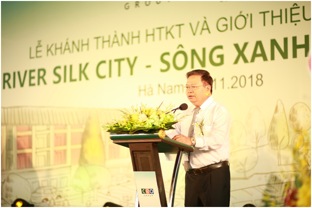 Ông Nguyễn Xuân Đông – Phó Bí thư Tỉnh ủy, Chủ tịch UBND tỉnh Hà Nam phát biểu tại buổi lễ