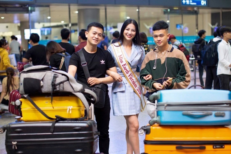 Hoa hậu Phương Khánh cùng anh em trai.