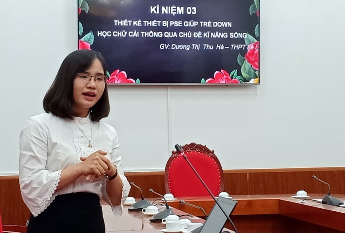 Cô Dương Thu Hà thuyết trình về công trình giúp trẻ em kém may mắn thuận lợi hơn trong việc học tập 