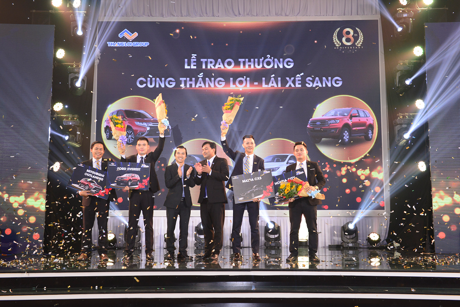 Lễ trao thưởng ô tô dành cho 4 quản lý xuất sắc tại công ty