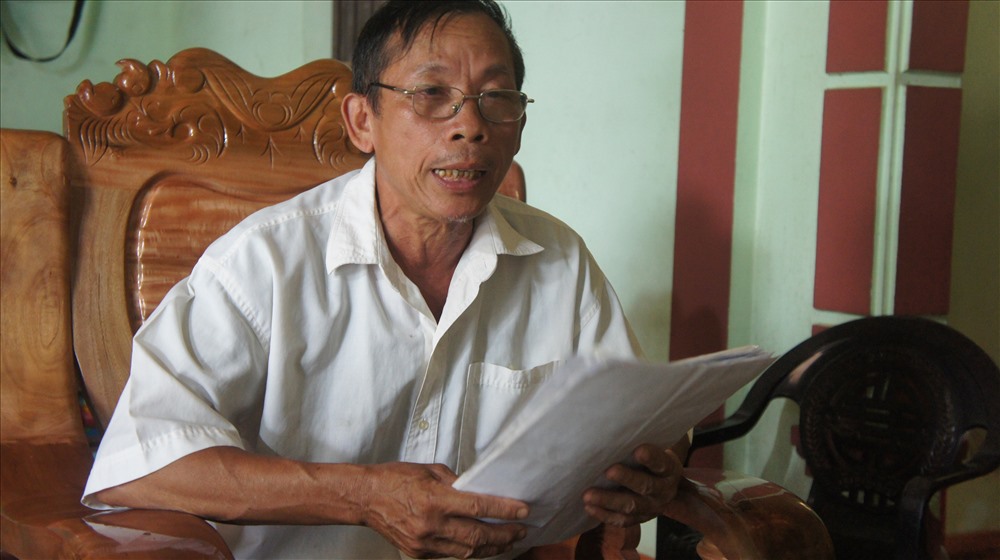 Ông Nguyễn Tất Trọng trình bày về việc hỗ trợ không thỏa đáng cho ông và 19 hộ dân khác