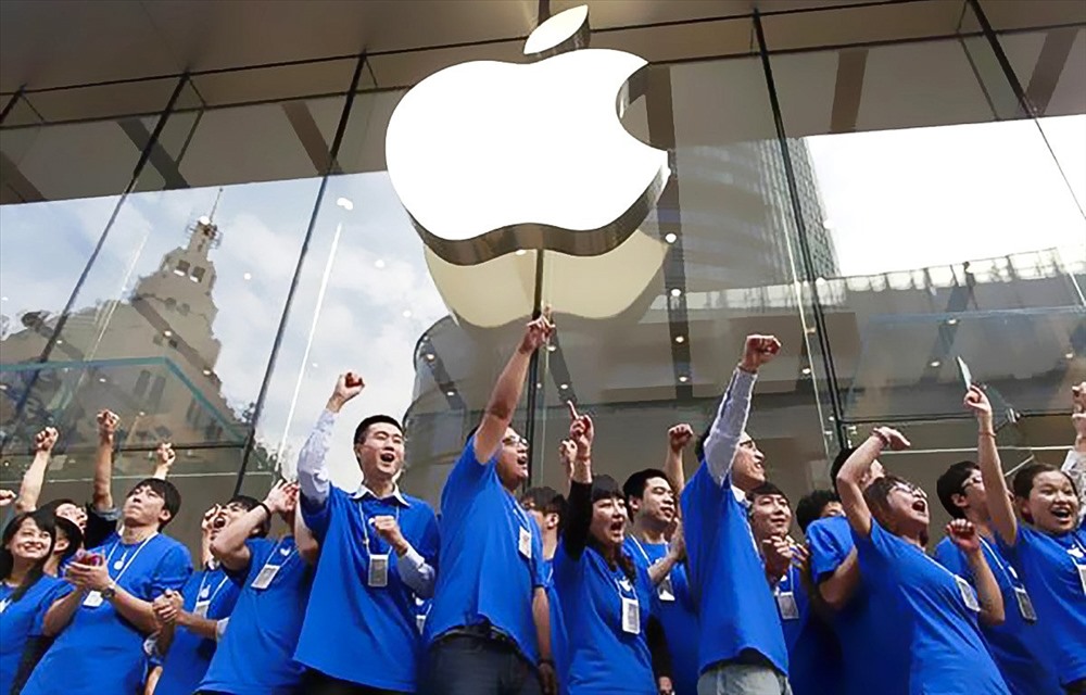 Theo thống kê từ Apple, hãng đang có 132.000 nhân viên toàn thời gian, tăng 9.000 người so với với năm 2017 (123.000 người). Tuy nhiên, nhà táo không công bố tổng chi tiêu cho nhân viên.
