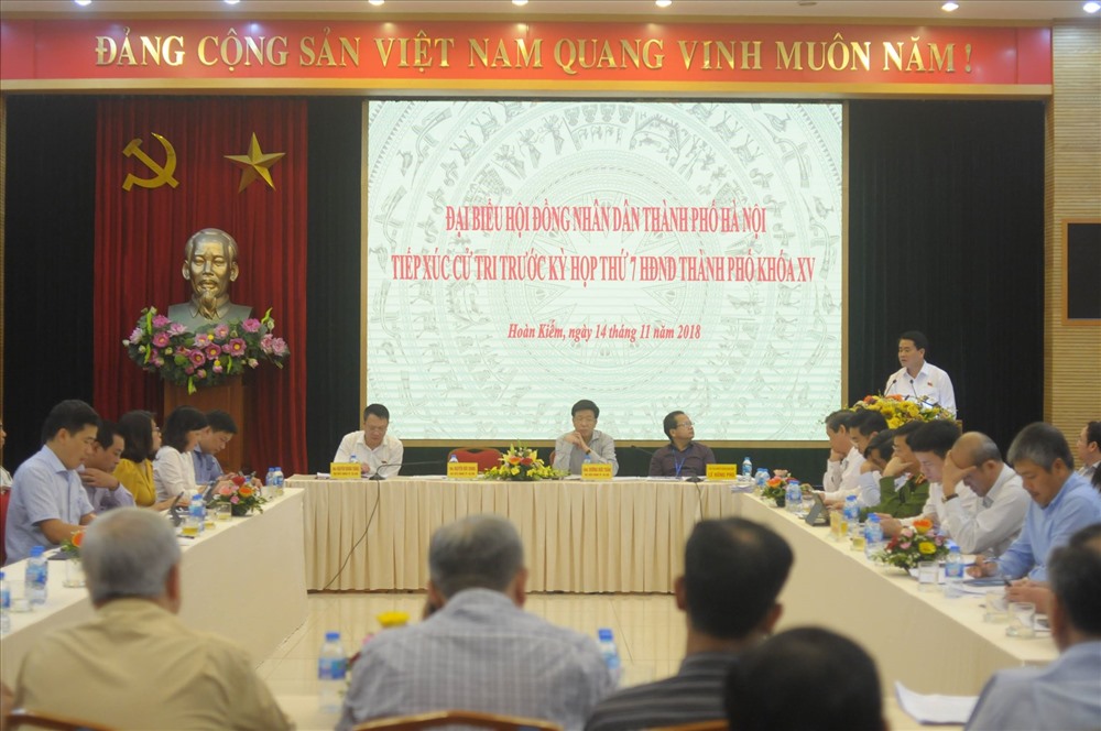 Toàn cảnh buổi tiếp xúc cử tri trước kỳ họp thứ 7 HĐND thành phố Hà Nội. Ảnh Trần Vương