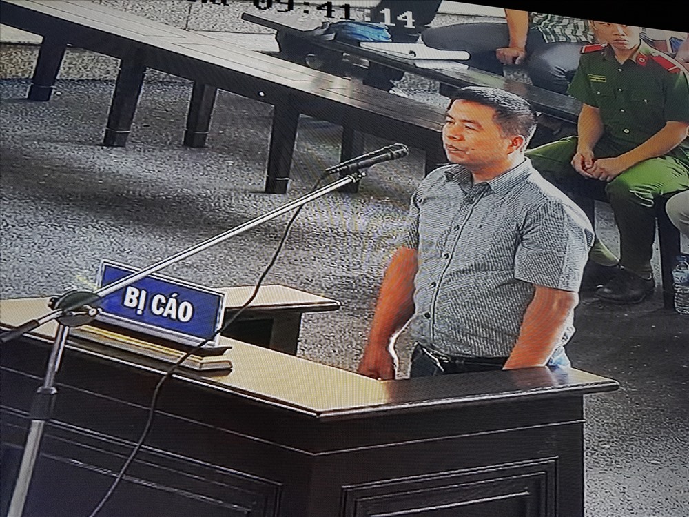 Bị cáo Phạm Quang Minh khai tại tòa. Ảnh CN.