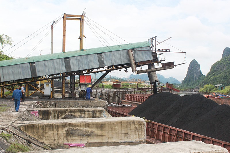Một góc khu vực sản xuất Nhà sàng Tuyển than Nam Cầu Trắng (TP. Hạ Long). Ảnh: V. Yên