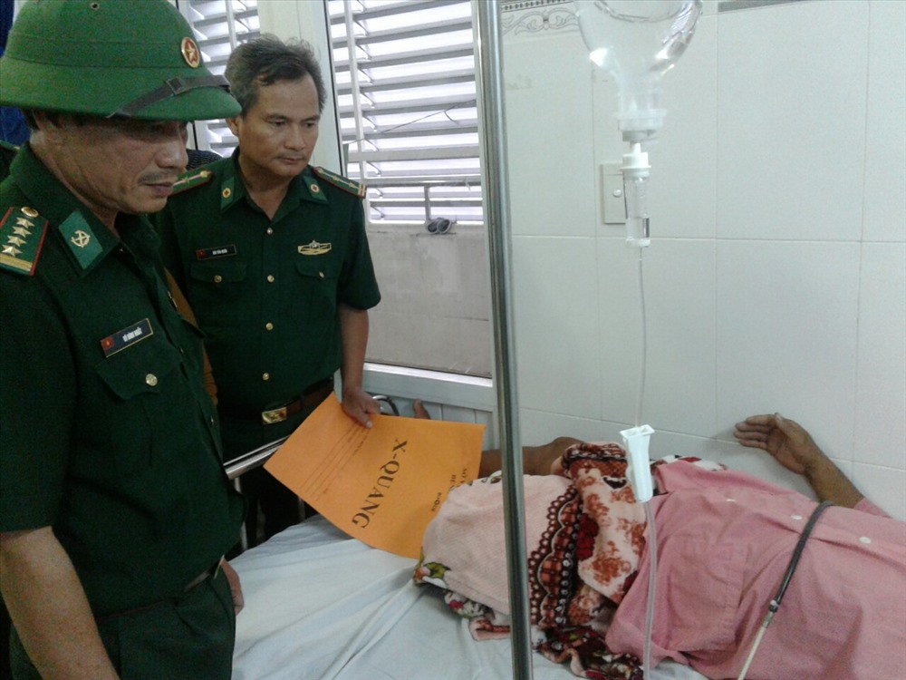 Bộ Chỉ huy Bộ đội biên phòng tỉnh Ninh Thuận, đã đến Bệnh viện đa khoa tỉnh thăm hỏi cho gia đình anh Lê Văn Hải. 