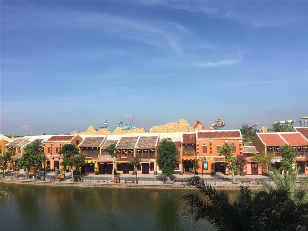 Khu phố Đông trong lòng Vinpearl Land. Ảnh: T.T