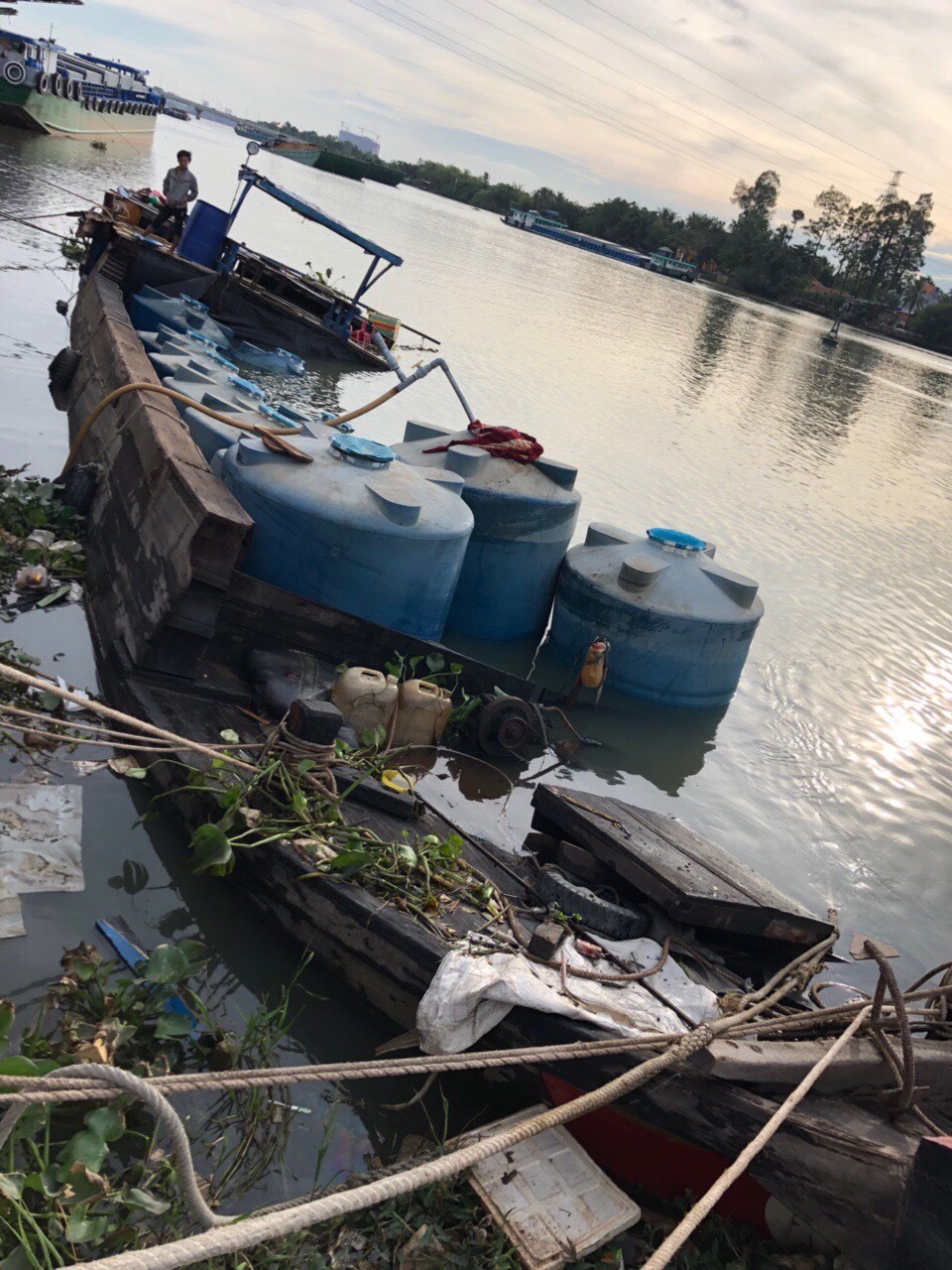Rất may không xảy ra tình trạng rò rỉ a xít xuống sông Đồng Nai