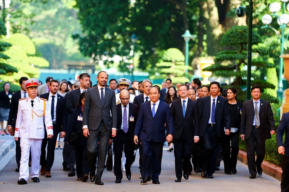 Nhận lời mời của Thủ tướng Nguyễn Xuân Phúc, Thủ tướng Cộng hoà Pháp Édouard Philippe thăm chính thức Việt Nam từ ngày 2-4.11.2018.