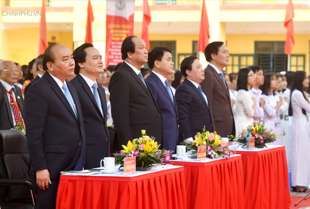 Thủ tướng cùng các vị đại biểu tham dự lễ kỷ niệm 55 ngày thành lập trường THPT Đa Phúc