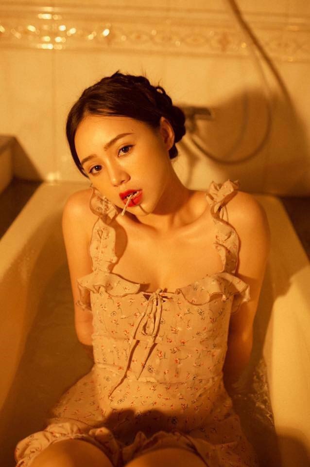 Nhân vật Đào quê mùa được giao cho Quỳnh Kool, cô gái 23 tuổi từng đóng rất nhiều series hài đình đám trên mạng.