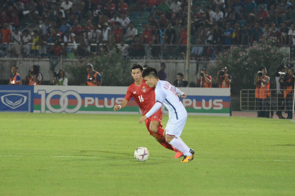 Quang Hải vẫn chơi tốt khi đá cặp cùng Xuân Trường. Ảnh: AFF Suzuki Cup.