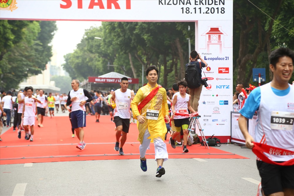 Ông Takayuki Tezuka – một trong những vị lãnh đạo của Toyota Việt Nam tham gia Giải chạy. Ảnh PV