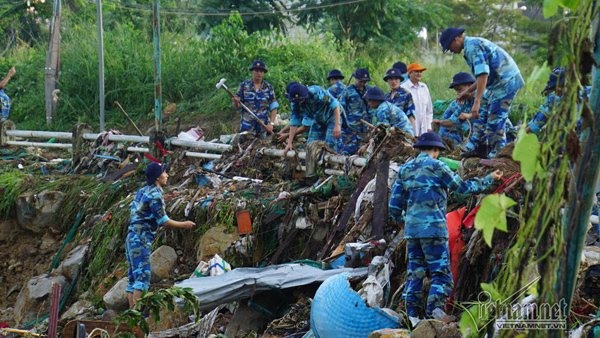 Ảnh hưởng của bão số 8 vừa qua đã khiến 20 người chết ở TP Nha Trang, Khánh Hòa (Ảnh: Vietnamnet.vn)