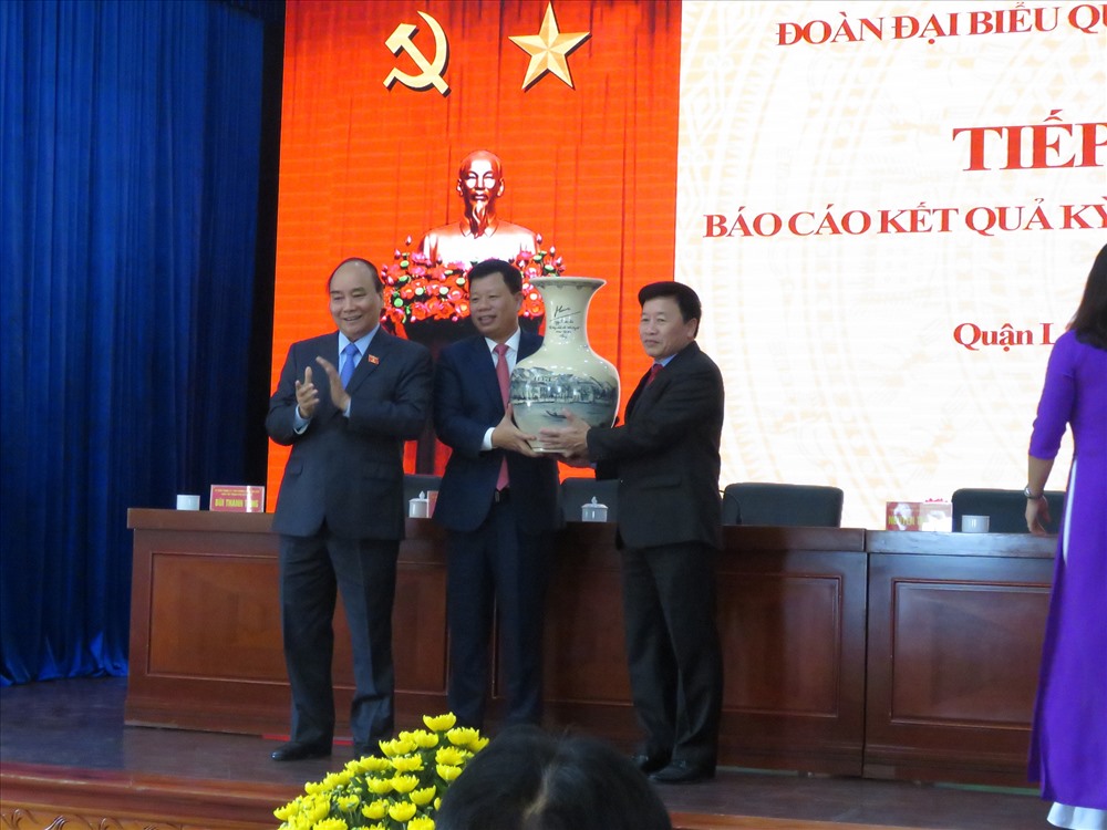 Thủ tướng tặng quà quận Lê Chân - ảnh HH