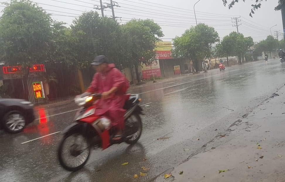 Tại Thuận An mưa trắng trời.