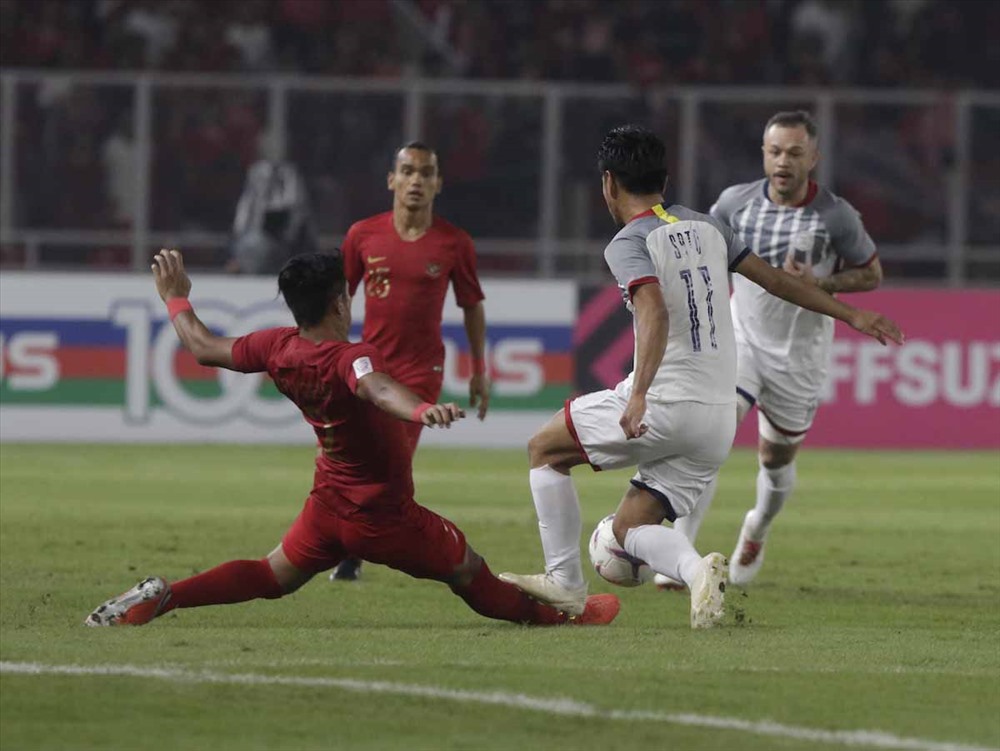 1 điểm trước Indonesia (áo đỏ) là đủ để Philippines (áo trắng) giành quyền đi tiếp. Ảnh: AFF