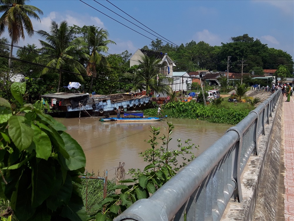 Vị trí tìm thấy thi thể nam thanh niên bị nước cuốn trôi trong bão tại cầu bà Cô tại phường Tương Bình Hiệp, TP Thủ Dầu Một.
