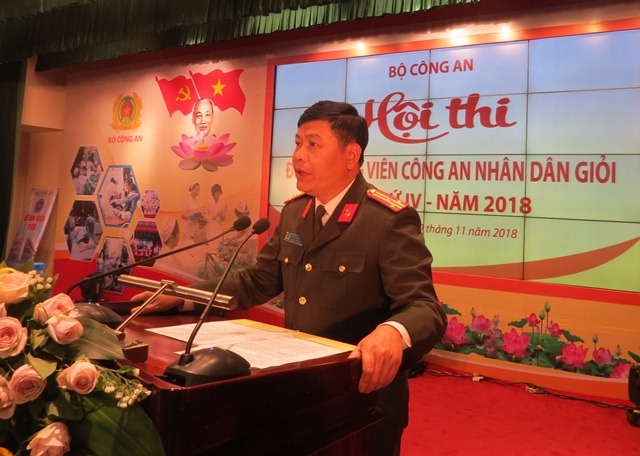 Thượng tá Vũ Mạnh Hà - Chủ tịch CĐ CAND phát biểu khai mạc hội thi. Ảnh: Xuân Trường