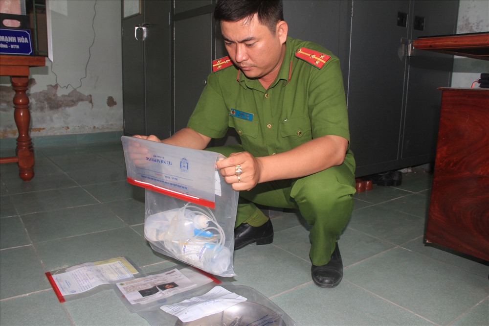 Cơ quan điều tra Công an TP. Phan Rang-Tháp Chàm đã niêm phong tang vật có liên quan đến hành vi nạo phá thai gây tử cho chị N tại nhà Vũ Thị Lâm.