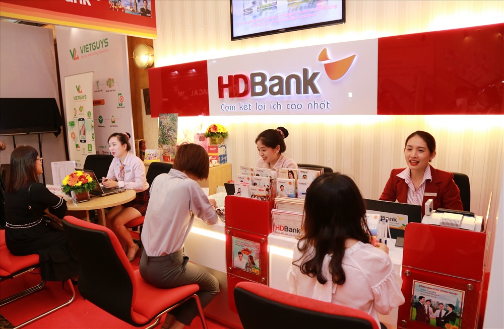 Khách hàng trải nghiệm dịch vụ của HDBank tại sự kiện. Ảnh: HDBank 