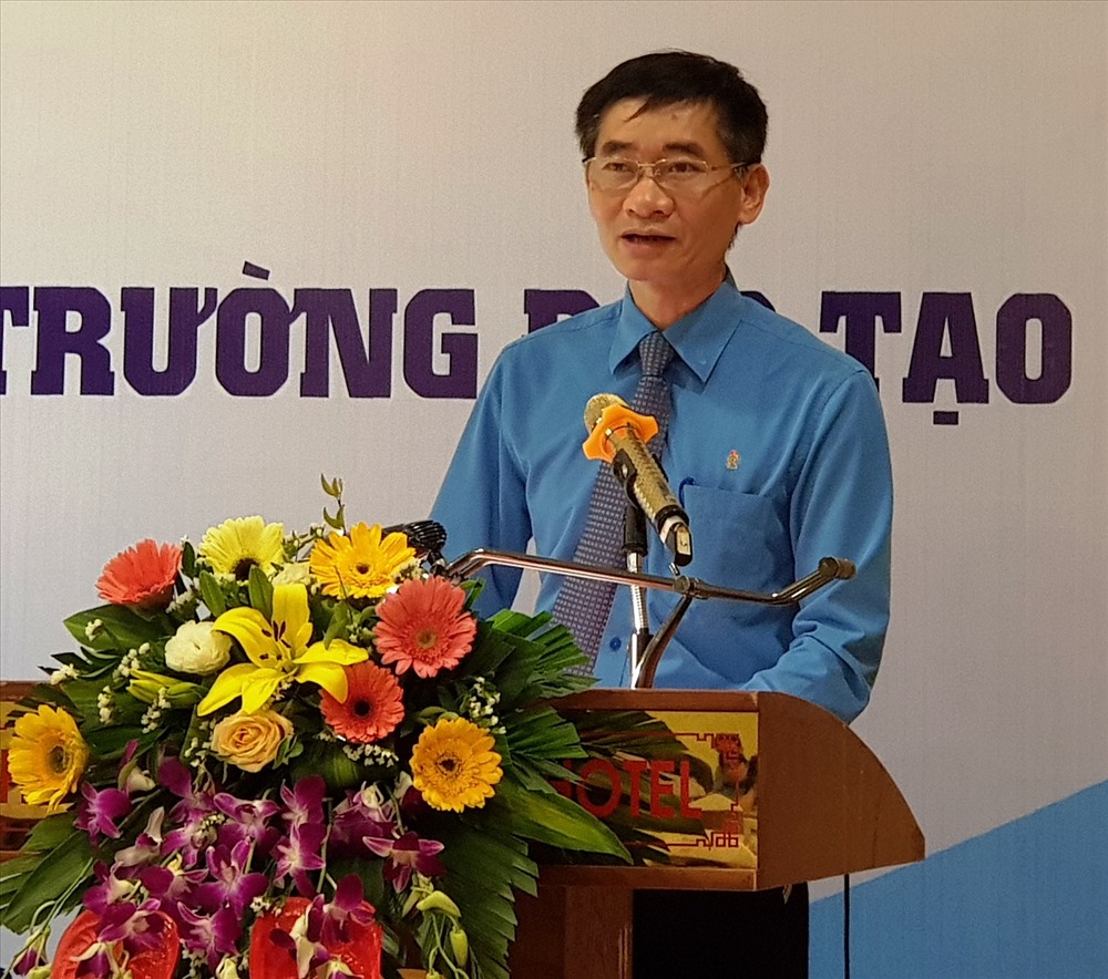 Đồng chí Trần Văn Thuật, Phó Chủ tịch Tổng LĐLĐ Việt Nam phát biểu tại hội nghị. Ảnh: NT