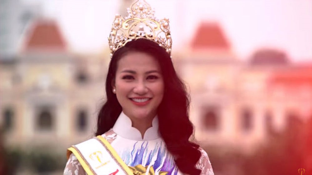 Hình ảnh tân Hoa hậu Trái đất 2018 Nguyễn Phương Khánh đăng tải trên kênh YouTube của cuộc thi. Ảnh chụp màn hình, nguồn: Rappler.