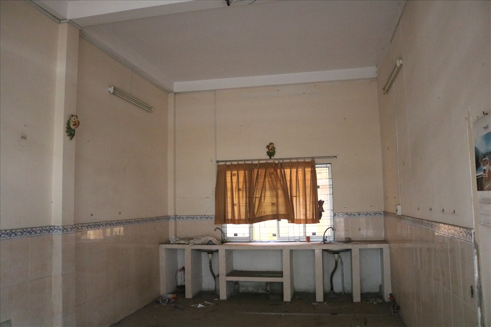 Tuy bỏ hoang nhiểu năm, nhueng phòng học vẫn có mới và khang trang.