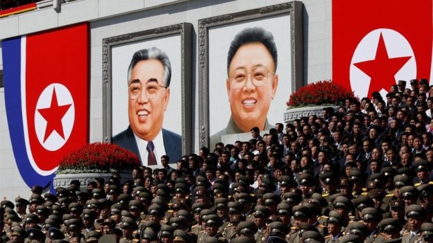 Chân dung nhà lãnh đạo Kim Nhật Thành và Kim Jong-il. Ảnh: Reuters